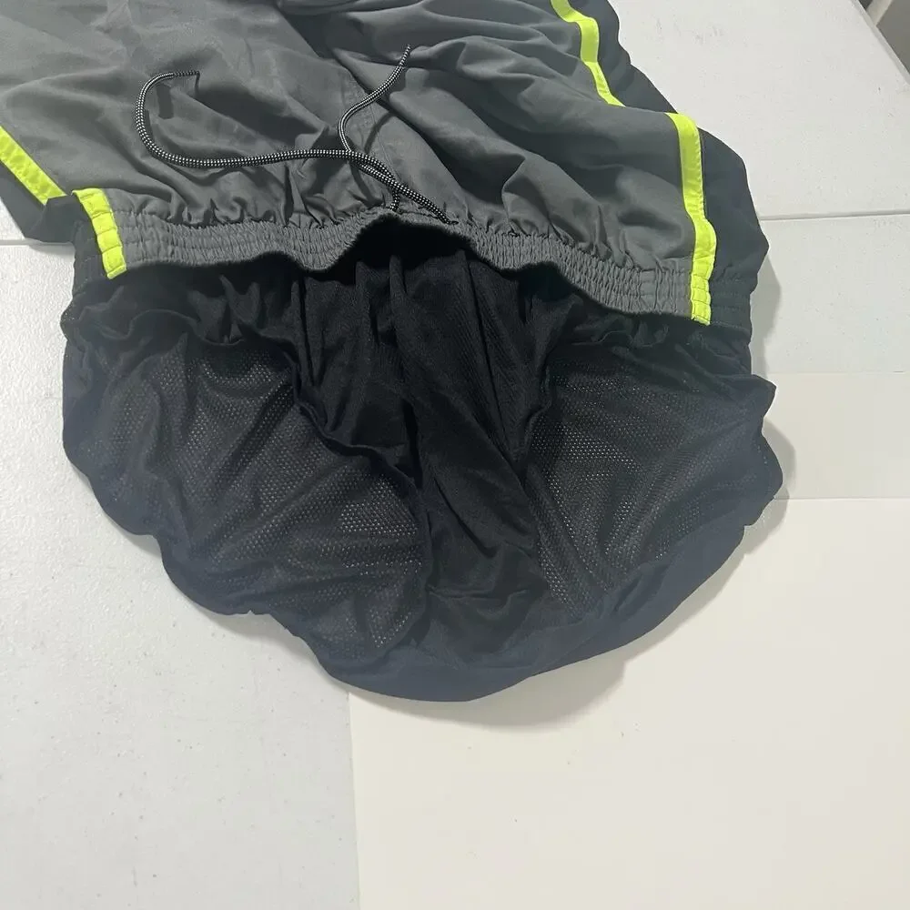Nike Swim Trunks Men’s Size XL Gray Green Accents Lined Pockets Drawstring Waist